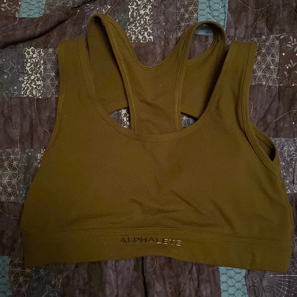 Alphalete Keyhole sports Bra